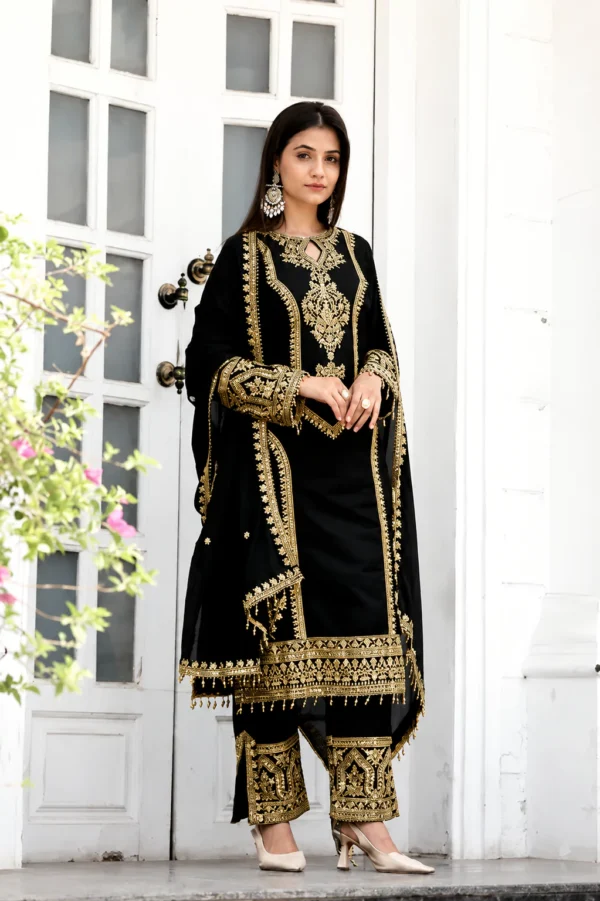 Midnight Majesty: Black & Gold Elegance