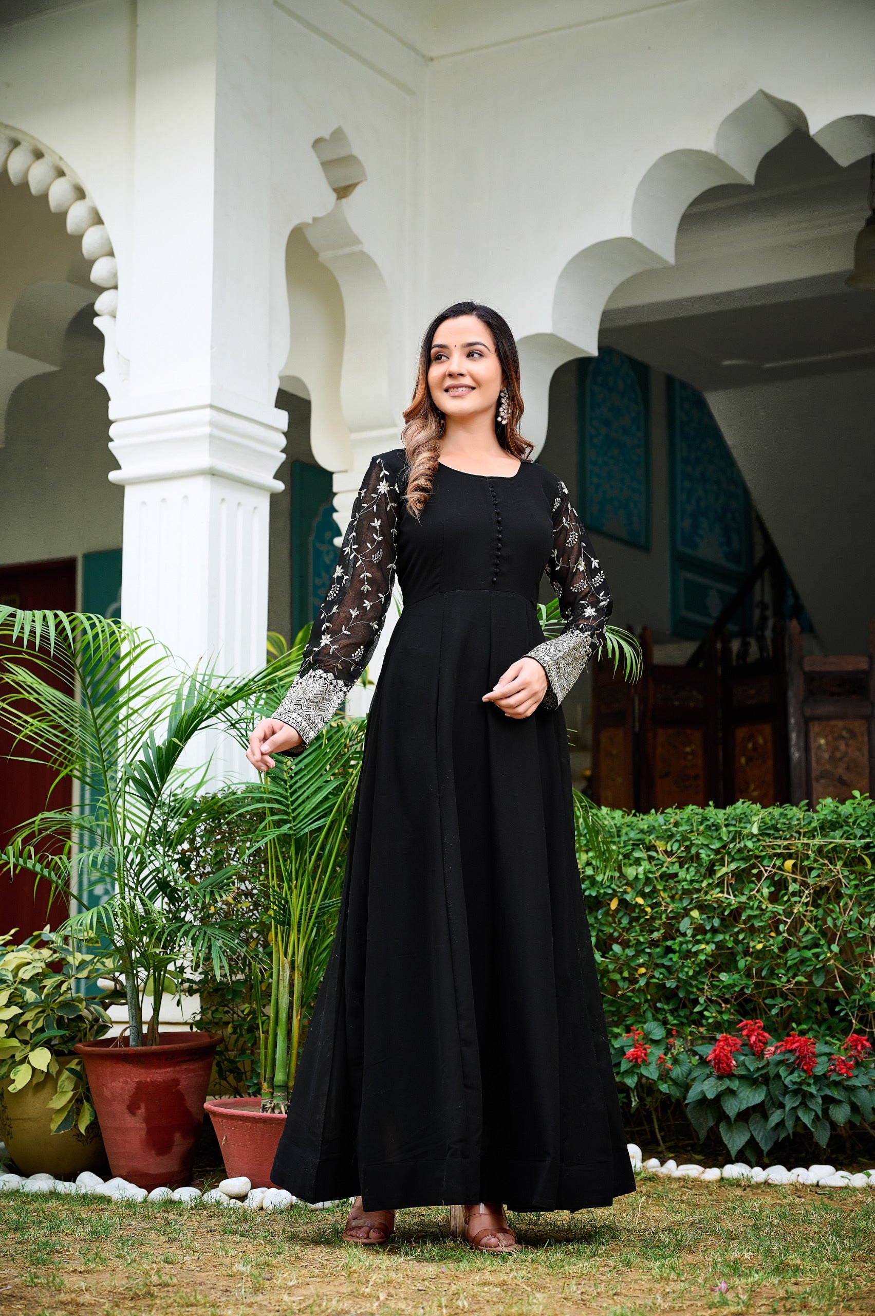 Womens Ethnics Black Anarkali Kurtaset With Dupatta - Image 5