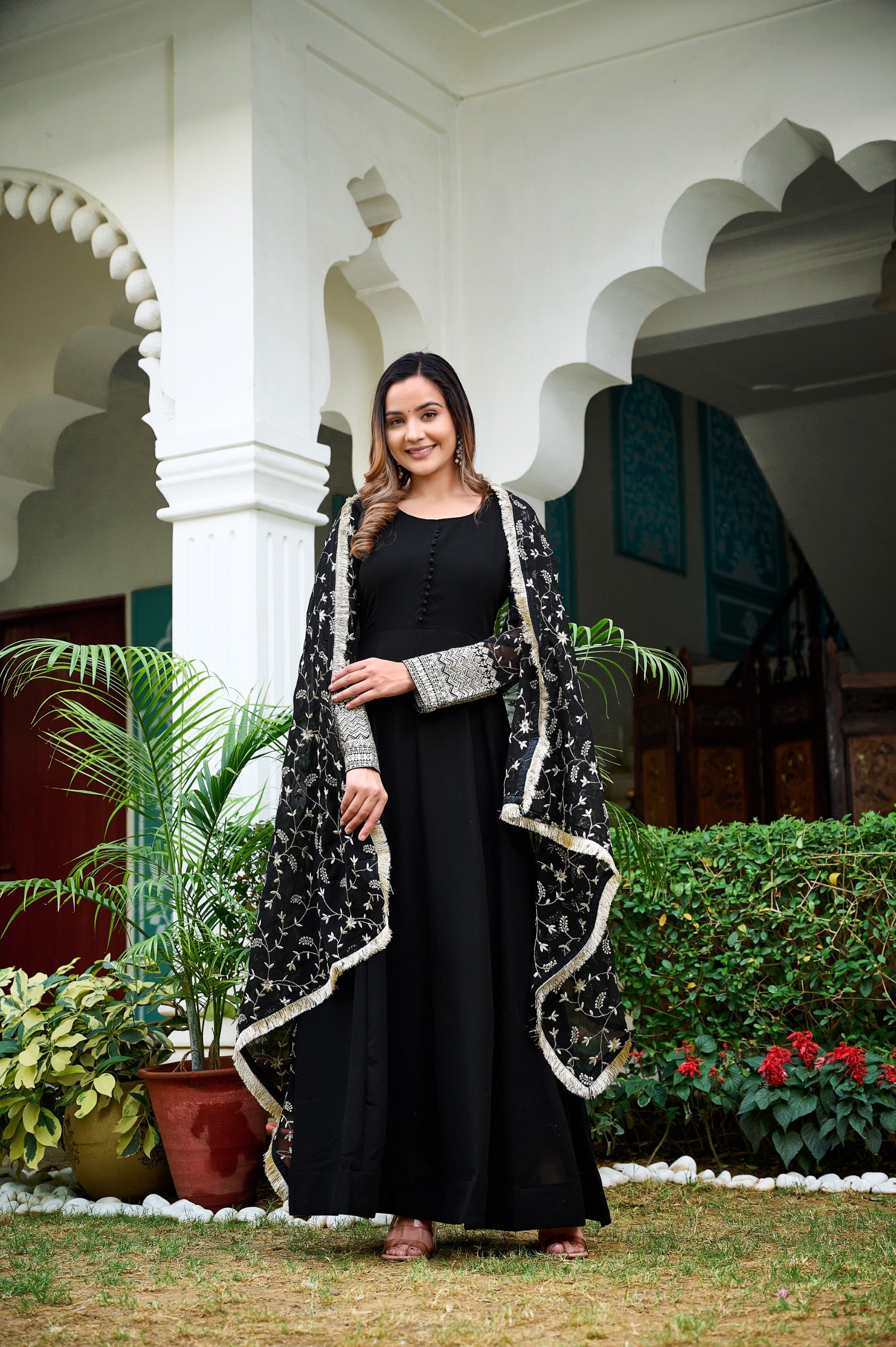 Womens Ethnics Black Anarkali Kurtaset With Dupatta - Image 4