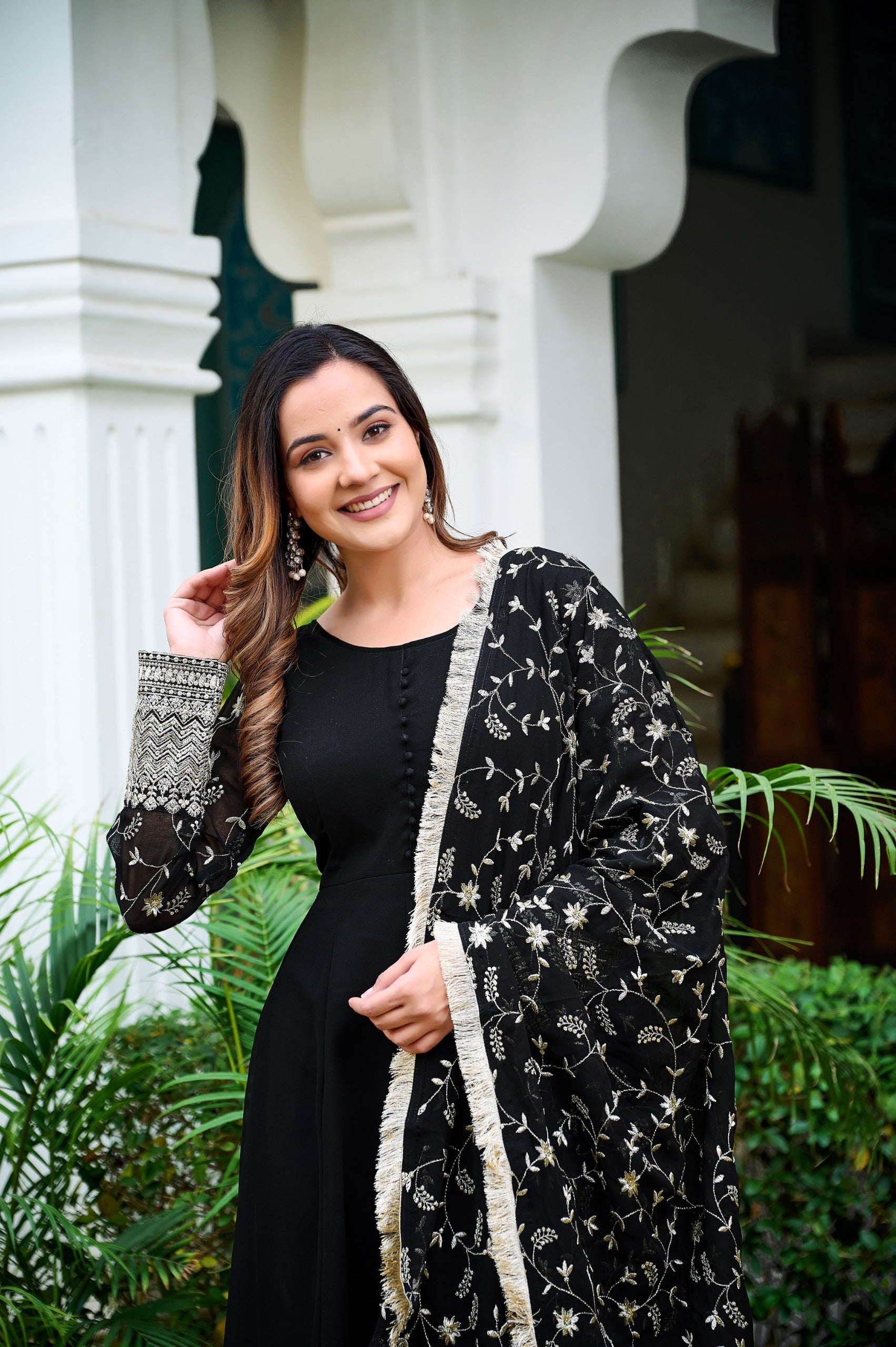 Womens Ethnics Black Anarkali Kurtaset With Dupatta - Image 6