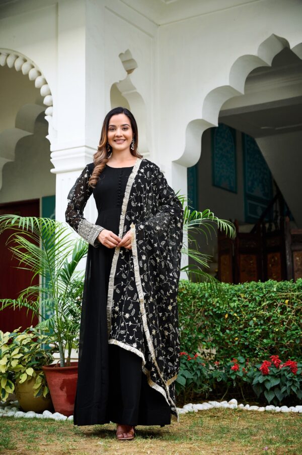 Womens Ethnics Black Anarkali Kurtaset With Dupatta
