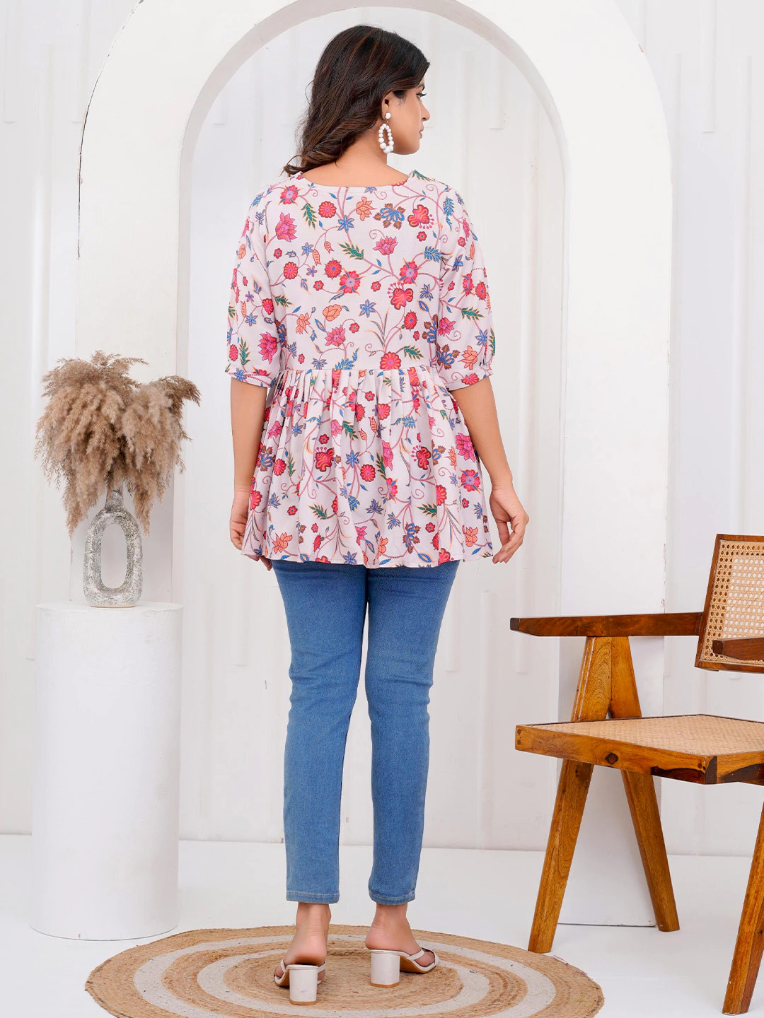 Modern Floral Printed V-neck Tunic Top for Women - Image 4