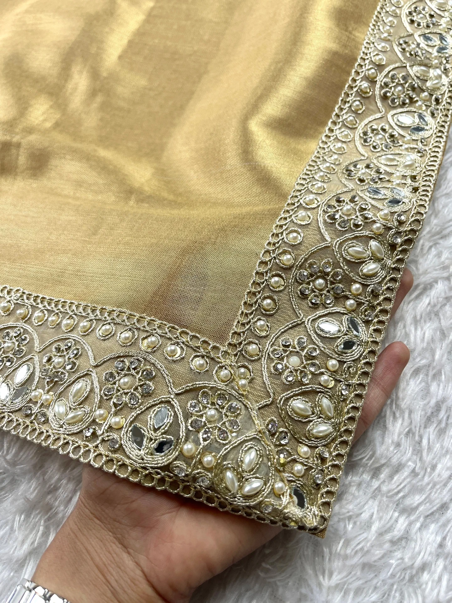 New Beautiful Golden Grace Designer Saree Royal Partywear Look - Image 3