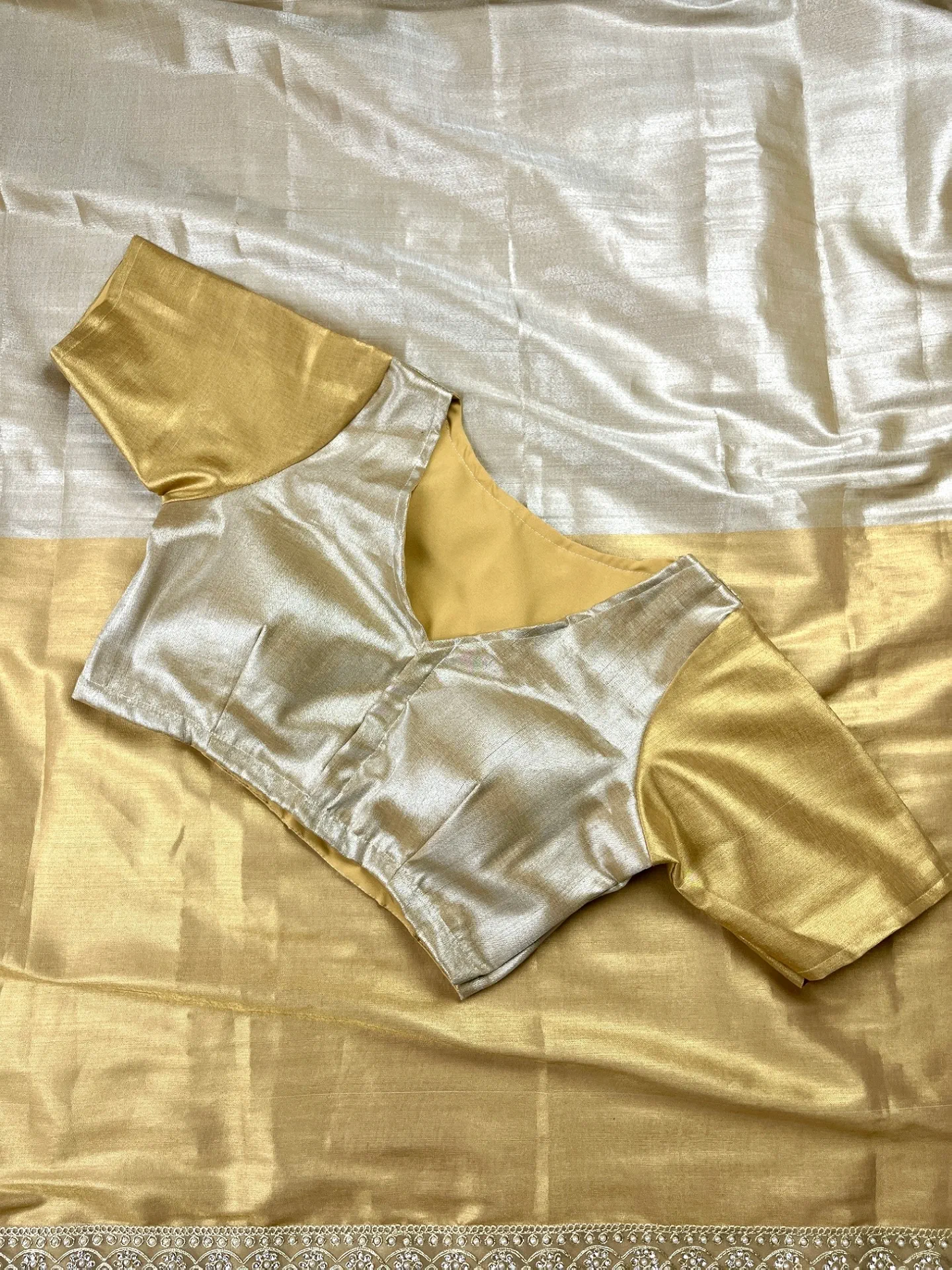New Beautiful Golden Grace Designer Saree Royal Partywear Look - Image 4