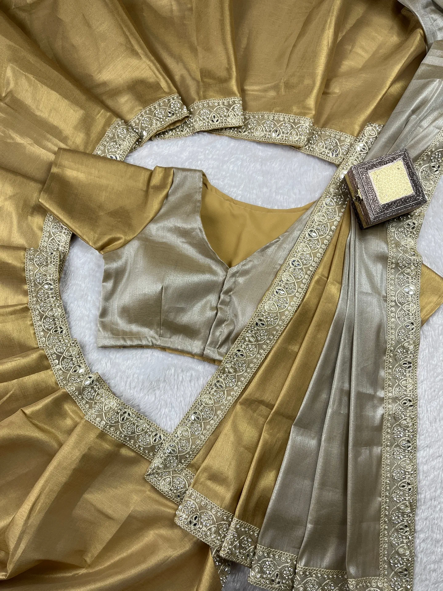 New Beautiful Golden Grace Designer Saree Royal Partywear Look - Image 5