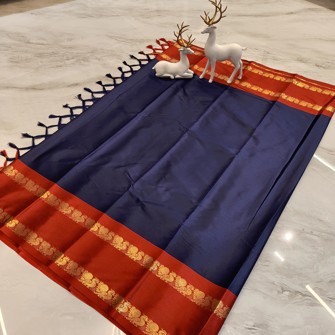 Fancy jacquard Narayanpet Pure Handloom Blue Cotton Saree With Red & Gold and Blouse Piece - Image 2