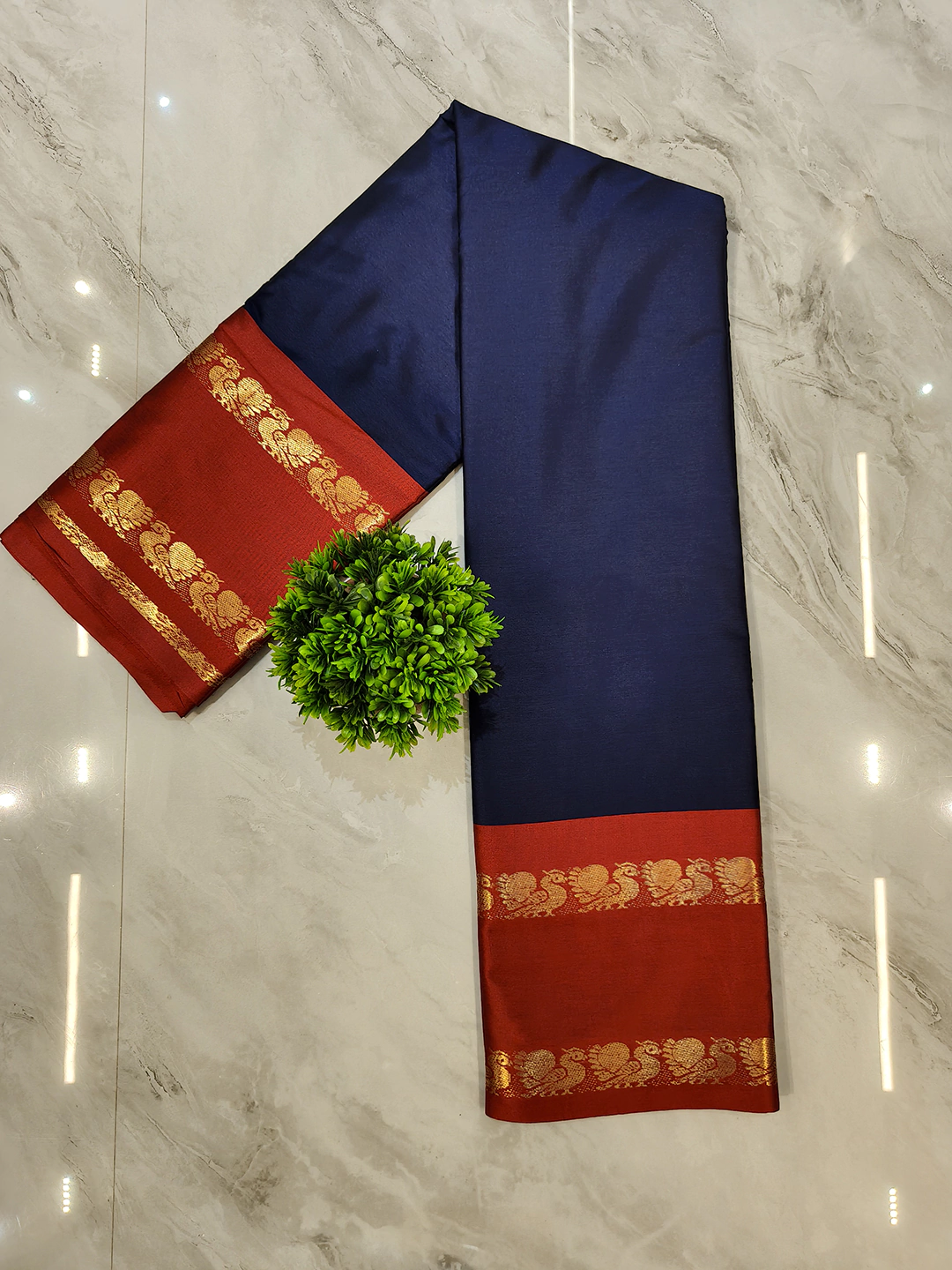 Fancy jacquard Narayanpet Pure Handloom Blue Cotton Saree With Red & Gold and Blouse Piece - Image 5