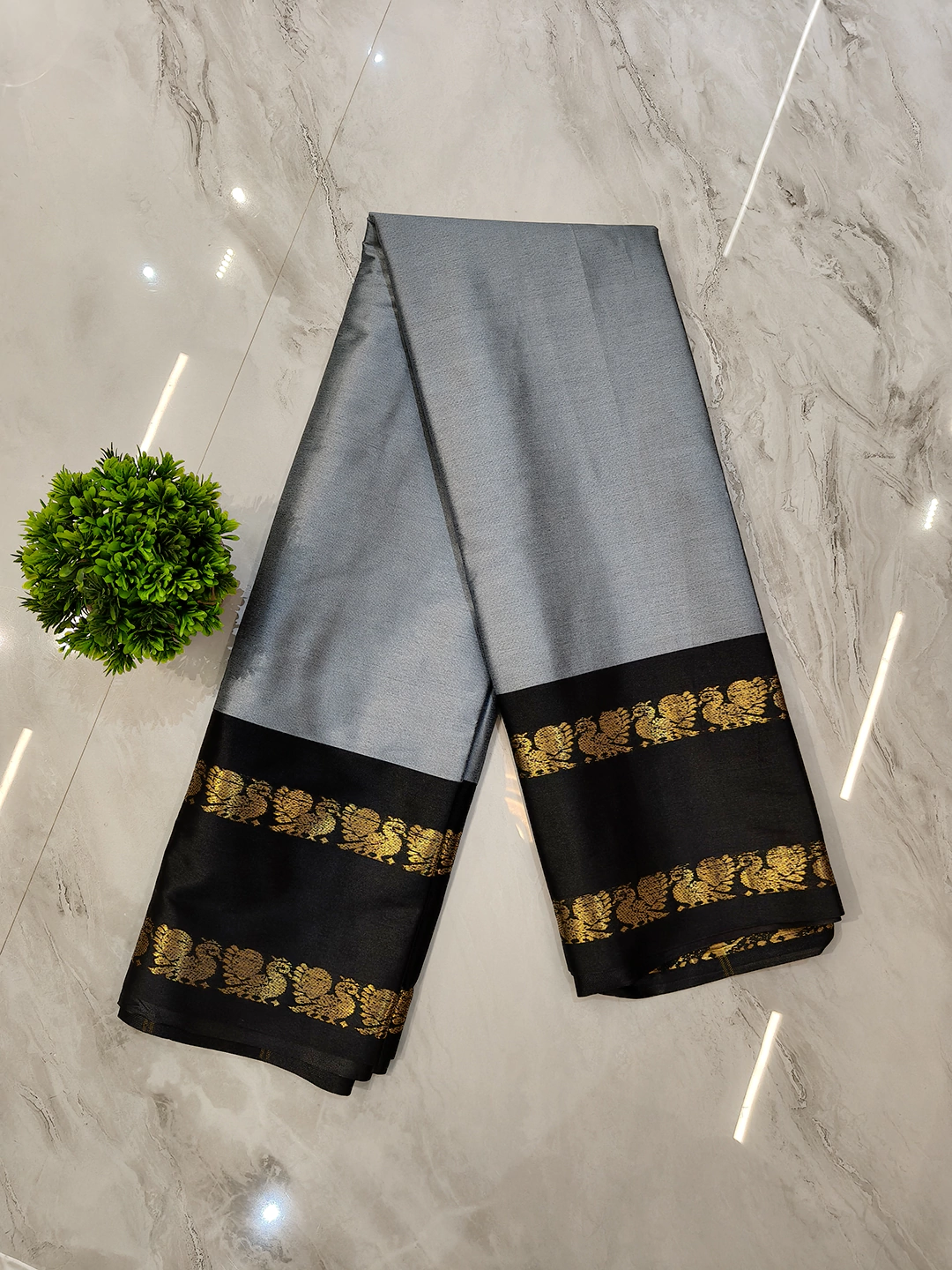 Fancy jacquard Narayanpet Pure Handloom Gray Cotton Saree With Black & Gold and Blouse Piece - Image 4