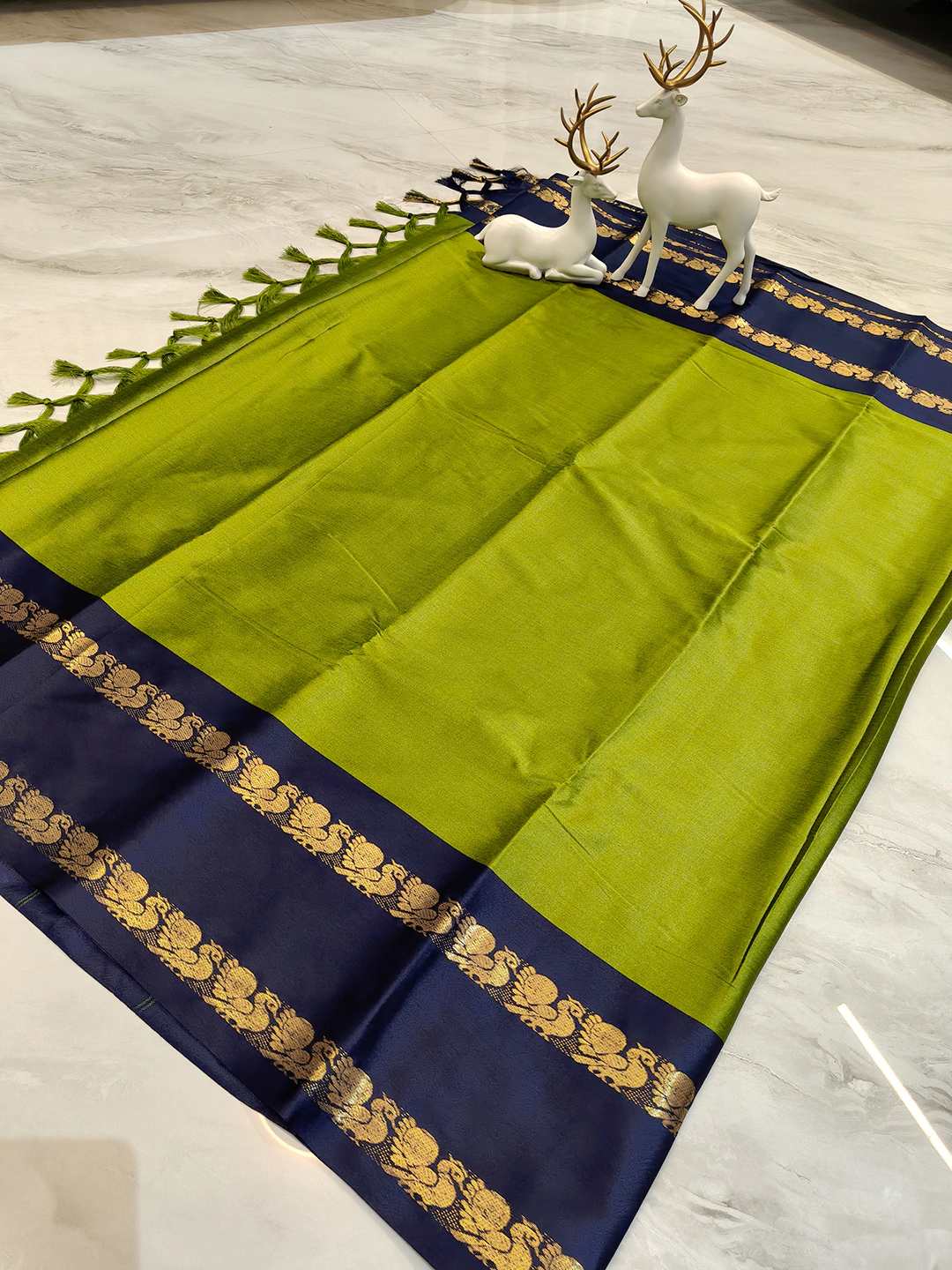 Fancy jacquard Narayanpet Pure Handloom Mahendi Cotton Saree With Blue & Gold and Blouse Piece - Image 2