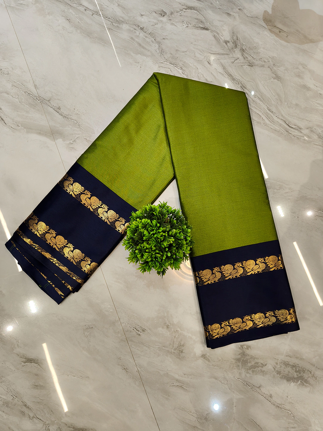 Fancy jacquard Narayanpet Pure Handloom Mahendi Cotton Saree With Blue & Gold and Blouse Piece - Image 5