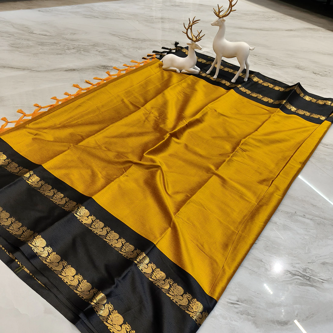 Fancy jacquard Narayanpet Pure Handloom Yellow Cotton Saree With Black & Gold and Blouse Piece - Image 3